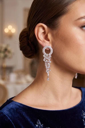 Gümüş Renk Zirkon Taşlı Saçaklı Model Kadın Abiye Küpe