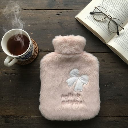 Hello Everyone Yazılı Kurdeleli Pembe Peluş Sıcak Su Torbası 1 Lt – Yumuşak Kılıf, Uzun Süre Sıcak T