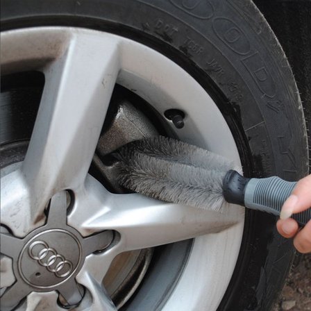 Gri Oto Jant Temizleme Fırçası – Ergonomik Saplı, Lastik ve Jant Detay Temizliği İçin Güçlü Kıllı Fı