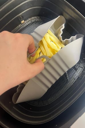 Renkli Isıya Dayanıklı Yıkanılabilir Silikon Fırın Ve Airfryer Kare Model Pişirme Matı 20 Cm