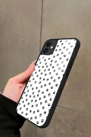 Apple iPhone 11 Uyumlu Siyah-Beyaz Kedi Patisi Tasarımlı Parlak Silikon Kılıf
