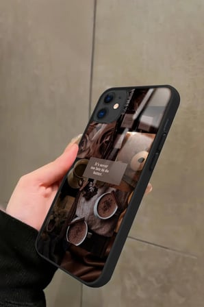Apple iPhone 11 Uyumlu Kahverengi Poster Tasarımlı Parlak Silikon Kılıf