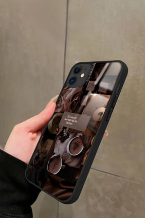 Apple iPhone 12 Uyumlu Kahverengi Poster Tasarımlı Parlak Silikon Kılıf