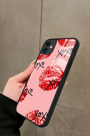 Apple iPhone 12 Uyumlu Dudak Tasarımlı Parlak Silikon Kılıf