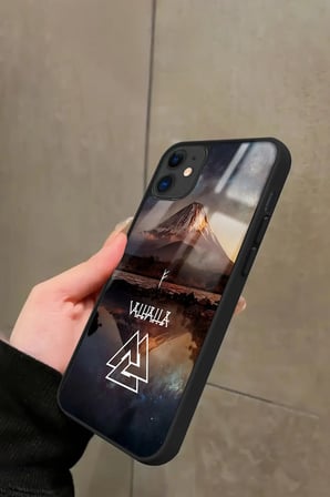 Apple iPhone 12 Uyumlu Valhalla Tasarımlı Parlak Silikon Kılıf