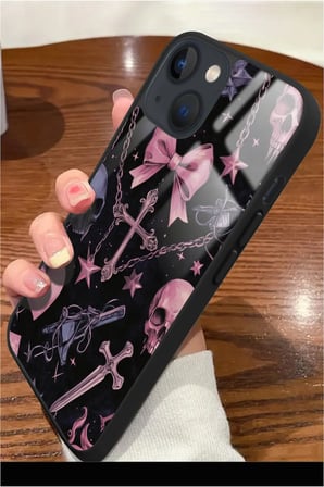 Apple iPhone 13 Uyumlu Kurukafa Tasarımlı Parlak Silikon Kılıf