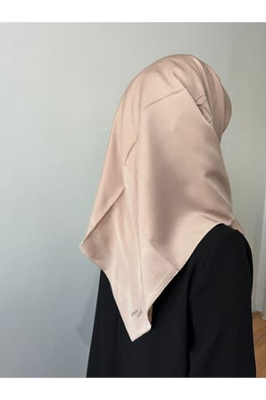Parlak Fantazi Eşarp