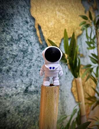 Astronot Oyuncak - Yıldızların Cesur Kaşifi!🧑‍🚀🚀🌌 3d Hareketli Organik Model - Orta Boy