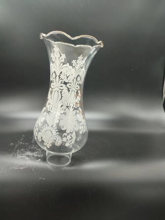 AVİZE LAMBA CAMI.ALTIN YALDIZLI,MOTİFLİ (Alt yuva çapı:4.50 cm-h:21.00 cm) (E.14) Mum ampule göre.