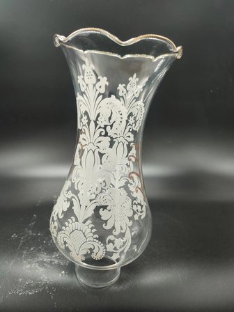 AVİZE LAMBA CAMI.ALTIN YALDIZLI,MOTİFLİ (Alt yuva çapı:4.50 cm-h:21.00 cm) (E.14) Mum ampule göre.