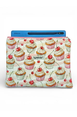 Yumuşacık Dolgulu iPad Tablet Çantası - Kirazlı Cupcake Desenli 10-13 inç Uyumlu
