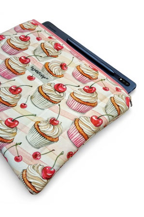 Yumuşacık Dolgulu iPad Tablet Çantası - Kirazlı Cupcake Desenli 10-13 inç Uyumlu