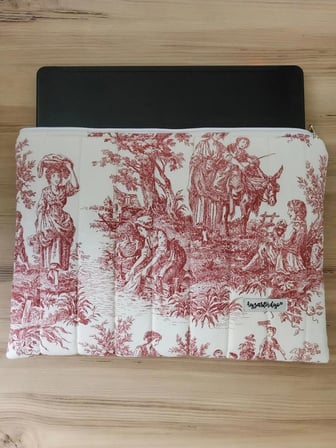 Ayza Stüdyo 15-16 Inç Macbook Uyumlu Kapitone Laptop Kılıfı - Eski Zamanlar Kırmızı (41X31 Cm)