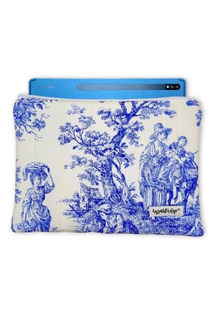 Toile De Jouy Mavi Desenli Tablet Kılıfı 10-12 inç iPad Uyumlu Fermuarlı Yumuşacık Dolgulu