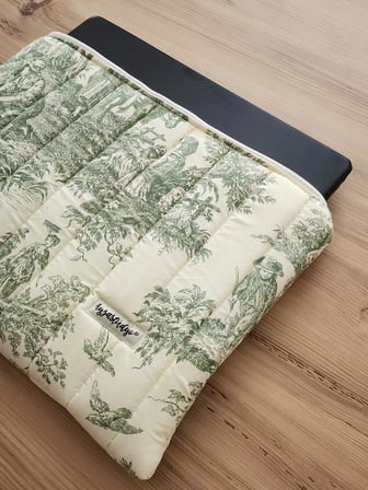 Ayza Stüdyo 15-16 Inç Macbook Uyumlu Kapitone Laptop Kılıfı - Eski Zamanlar Yeşil (41X31 Cm)