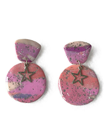 El Yapımı, Şık, Polimer Kil, Ultra Hafif, Kadın Küpe.Bu el yapımı yıldız charm dangle küpeler, pembe ve mor mermer desenleriyle şık bir görünüm sunuyor!