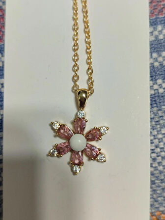Pembe Kristal Çiçek Kolye, Altın Kaplama Zincir, Beyaz Merkezli, 6 Taşlı Çiçek Tasarım