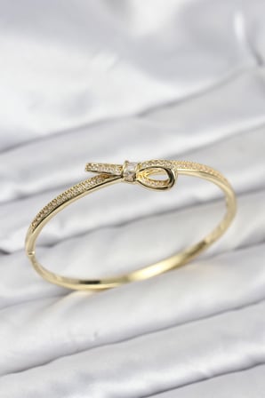 Pirinç Renk Zirkon Taşlı Fiyonk Model Kadın Kelepçe Bileklik