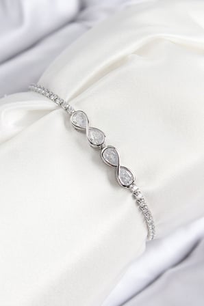 Pirinç Zirkon Taşlı Sonsuzluk Model Gümüş Renk Asansörlü Kadın Bileklik
