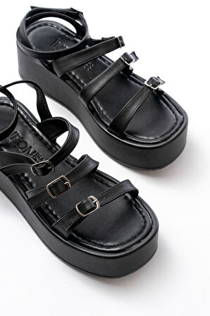 861-1222 Siyah Tokalı Bilekten Bağlamalı Dolgu Kadın Sandalet