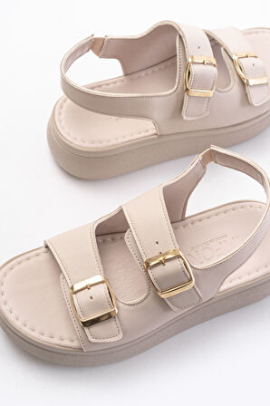 24413-572 Bej Günlük Dolgu Topuk Toka Aksesuarlı Kadın Sandalet