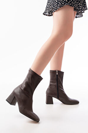HC-2700 Kahverengi Topuklu Fermuarlı Kadın Bot