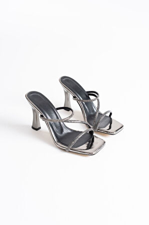 Capella Platin Taşlı Topuklu Kadın Terlik