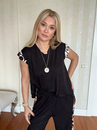 Kadın Yarasa Kol Dijital Baskı Detay Bluz Ve Yanı şerit Detay Kristal Kumaş Pantolon Ikili Takım