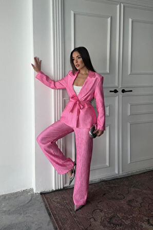 Pembe Beli Kuşaklı Ceket Ve Pantolon Parlak Takım