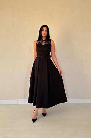 Siyah Önü Dantel Detaylı Kemerli Elbise