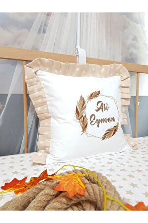 Nakışlı Kırlent Bebek İsimli 40x40 Cm İçi Dolgulu Fırfırlı Kırlent