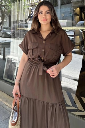 Kahve Kısa Kol, Airobin Kumaş, Yarım Patlı, Kemerli/Kuşaklı, Eteği Pliseli, Cepli Maxi Uzun Elbise