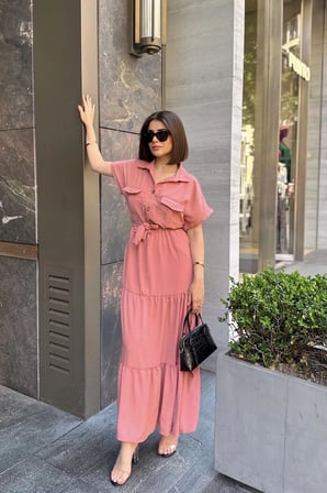 Gül Kurusu Kısa Kol, Airobin Kumaş, Yarım Patlı, Kuşaklı, Eteği Pliseli, Cepli Maxi Uzun Elbise