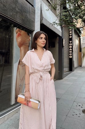 Gül Kurusu Kruvaze Polo Yaka, Kısa Kol, Çizgili Yazlık Kumaş, Yırtmaçlı, Kuşaklı, Maxi Uzun Elbise