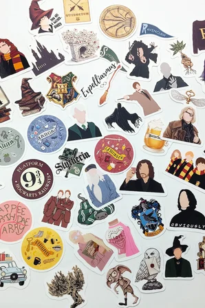 Harry Potter Temalı Sticker Paketi 60 Parça Kaliteli Su Geçirmez Laptop Telefon Termos Etiket Seti