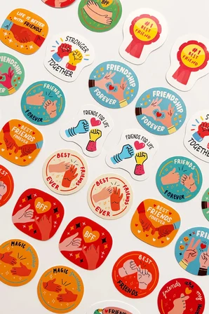 Arkadaşlık Temalı İkili Set 34 Parça Paylaşımlı Sticker Paketi Suya Dayanıklı Ajanda Laptop Termos Telefon Etiket Seti