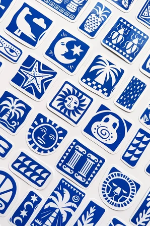 Akdeniz Esintisi Mavi Beyaz Motifli 51 Parça Sticker Paketi Suya Dayanıklı Ajanda Laptop Termos Telefon Etiket Seti