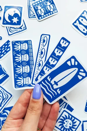 Akdeniz Esintisi Mavi Beyaz Motifli 51 Parça Sticker Paketi Suya Dayanıklı Ajanda Laptop Termos Telefon Etiket Seti