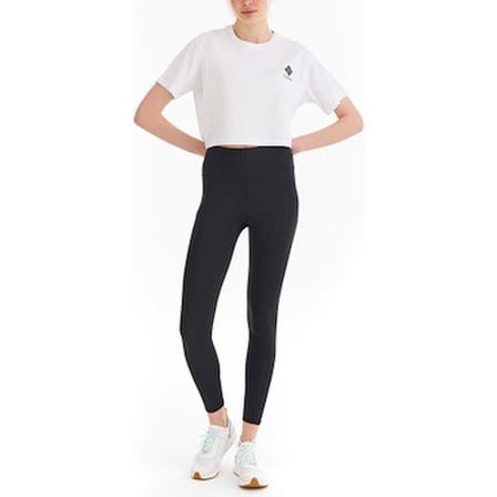 Kadın Kısa Kollu Tişört Modeli Modern ve Şık