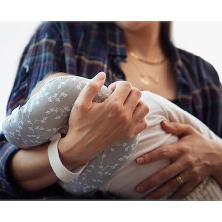 Ergonomik Emzirme Yastığı, Gri Çiçek Desenli Pamuklu Malzeme