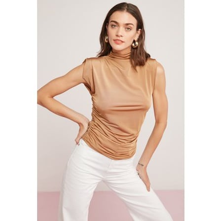 Dökümlü Drape Detaylı Üst ile Şıklığınızı Artırın