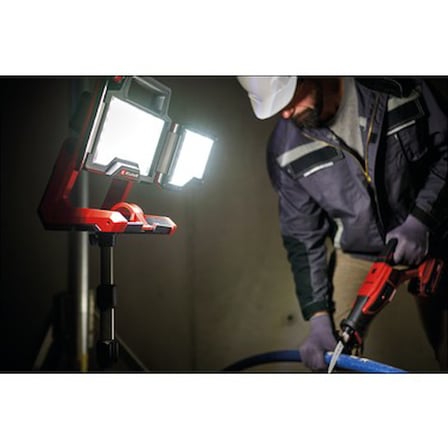 Akülü Projektör, 18 V Güç ve 3000 Lumen Aydınlatma
