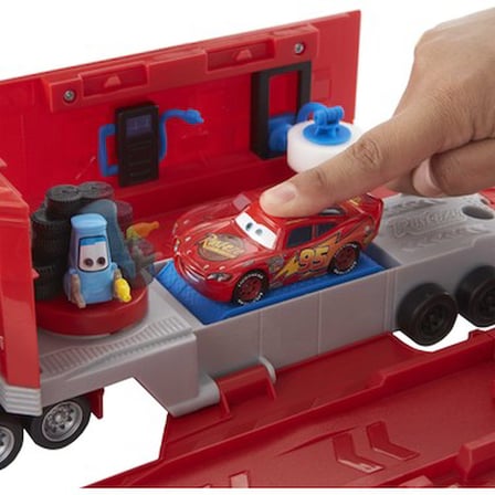 Disney Pixar Cars Dönüştürülebilir Mack