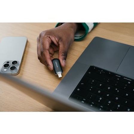 256GB USB-C Flash Bellek, 100MB/s Hızında Veri Aktarımı