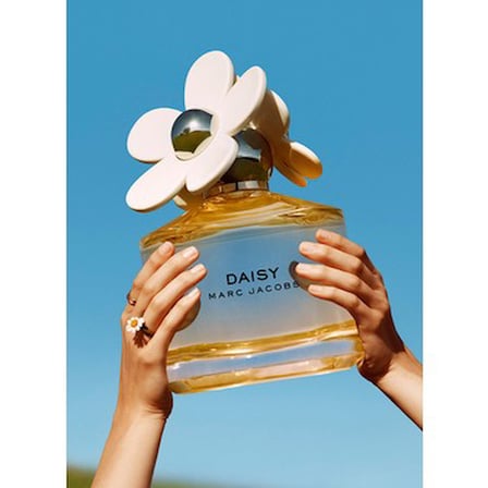 100 ml Kadın EDT ile Çiçeksi ve Zarif Koku
