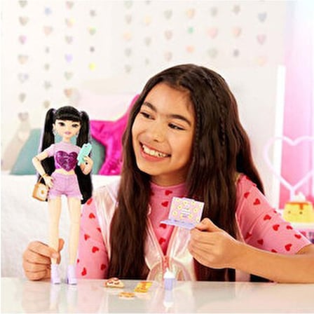 Renkli Kıyafet ve Aksesuar Seti ile Barbie Eğlencesi