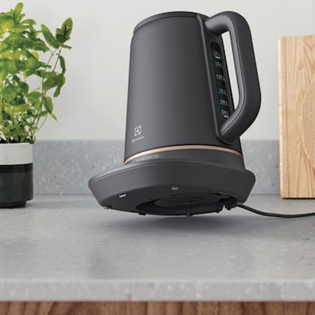 1,7 lt Su Isıtıcı ile Gizli Rezistanslı Hızlı Isıtma
