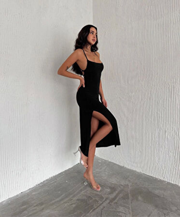 Livizmir Moda Sırt Bağlamalı Derin Yirtmaç Askılı Elbise - Siyah