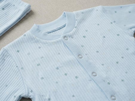 Bebe Mavi Çıtçıtlı Bebek Pijama Takımı (6-12 Ay) – Unisex Fitilli 2'li Pijama Seti