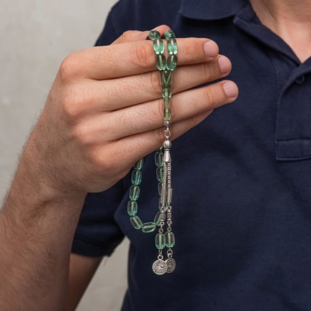 Metal Püsküllü Şeffaf Su Yeşili Sıkma Kehribar Tesbih